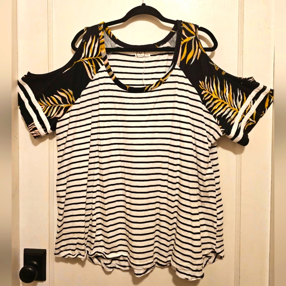 Athletic cold shoulder Maurices Shirt